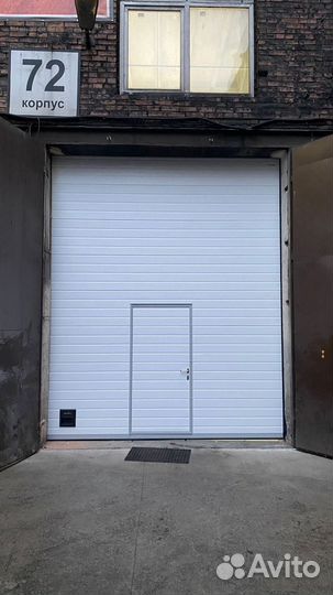 Гаражные секционные ворота для склада