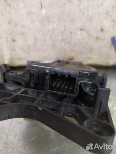 Моторчик заслонки печки Kia Sorento 2 2015