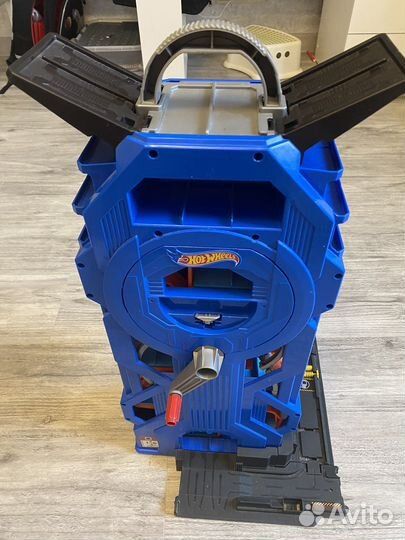 Трек Hot Wheels City Mega Гараж FTB68