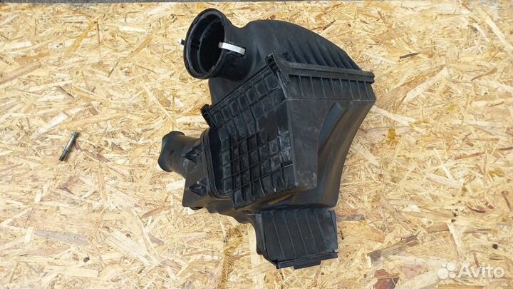 Корпус воздушного фильтра правый BMW e65 3.6