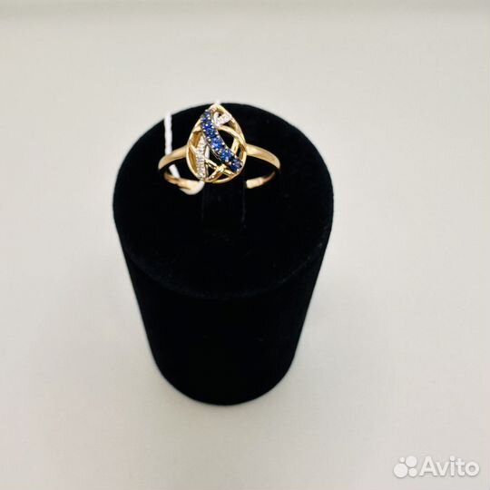 Золотое кольцо с сапфиром и бриллиантами