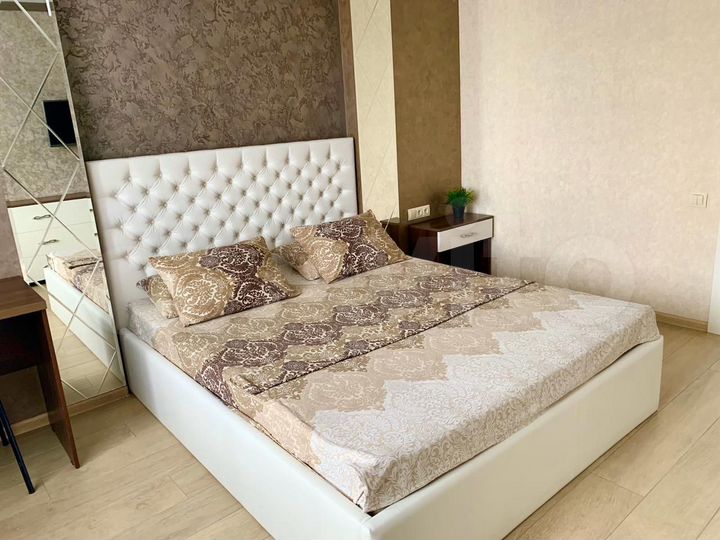 2-к. квартира, 65 м², 1/15 эт.