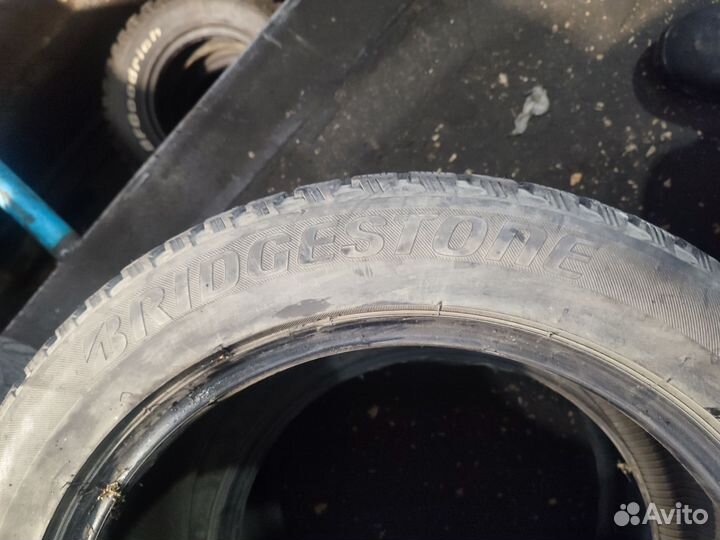 Bridgestone Blizzak Spike-01 215/55 R17 98T