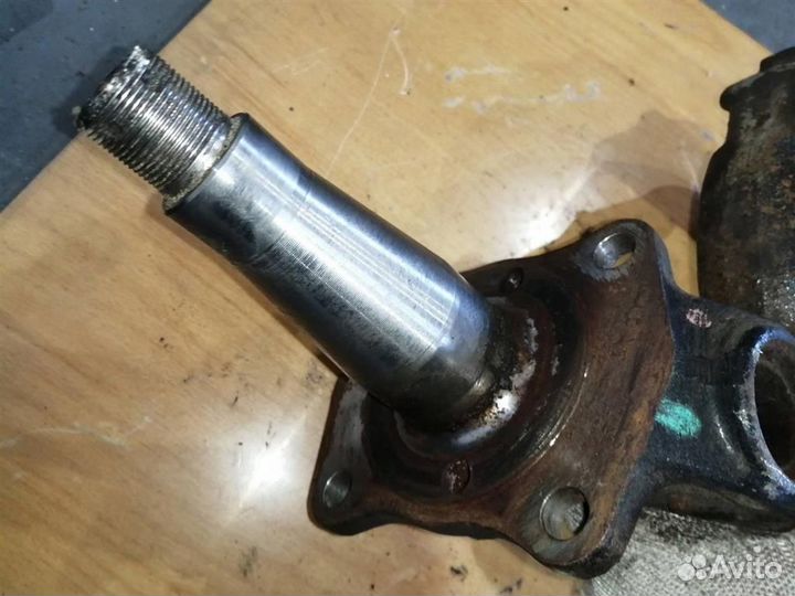 Кулак поворотный передний левый Грузовые Isuzu N