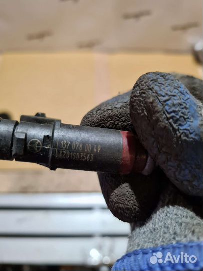 Топливная форсунка Mercedes W220 W215 M137 137.980