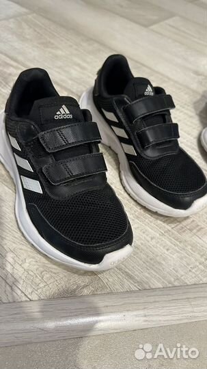 Кроссовки adidas 32