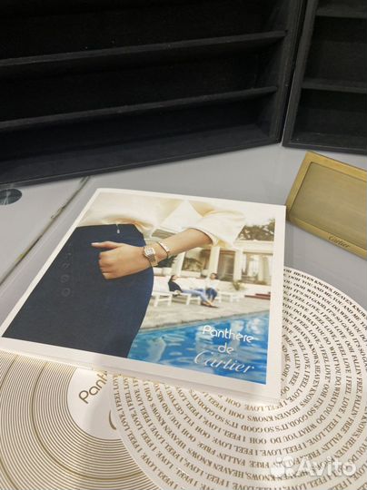 Книга-открытка Cartier часами