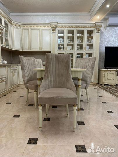 Кухонный стол. Доставка по всей России