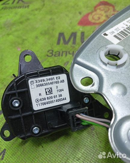 Кнопки на руль Mercedes V W639 272.978 3.5L 2008