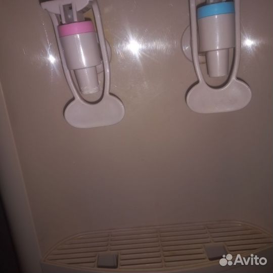 Куллер для воды напольный