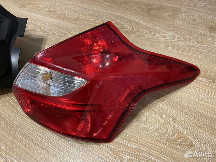 Задний правый фонарь Ford focus 3 хэтчбек
