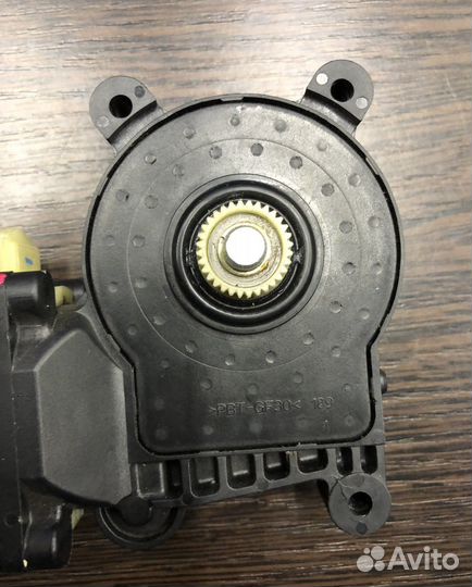 Моторчик стеклоподъемника на Mercedes E W210