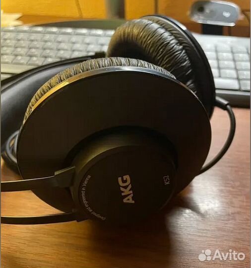 Студийные наушники AKG K52