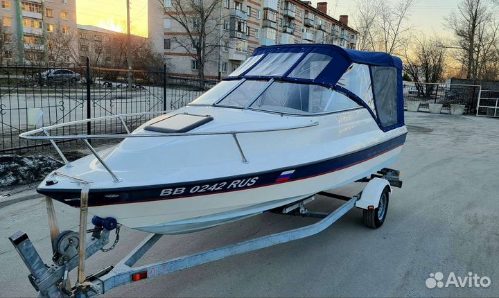 Каютный катер Bayliner