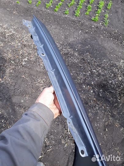 Крыло переднее