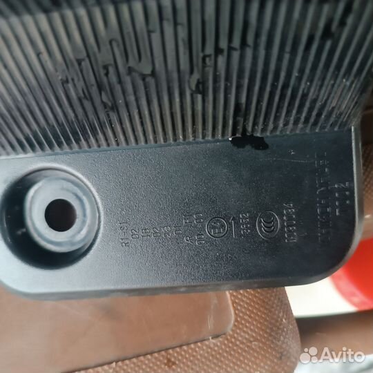 Стоп-сигнал правый nissan nv 200