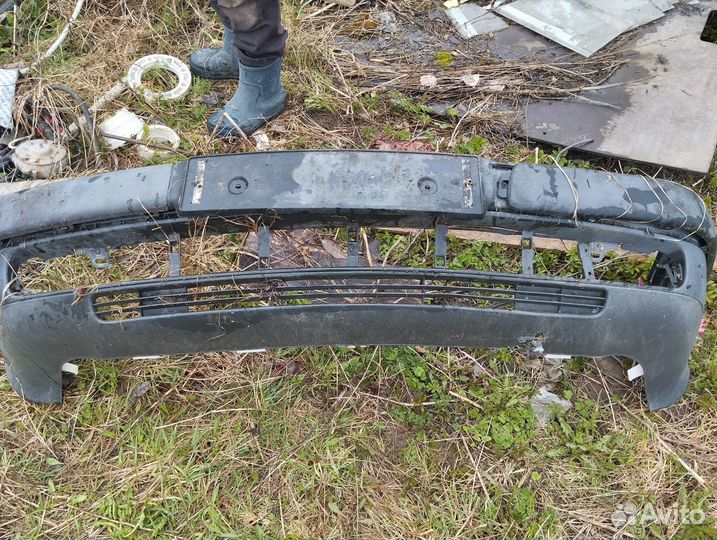 Передний бампер Audi 100 c3