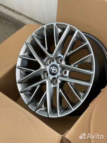 Новые диски R17 на Toyota Corolla /5x114.3