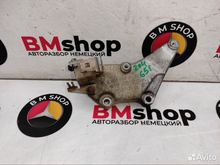 Кронштейн впускного коллектора Mercedes-Benz C 220