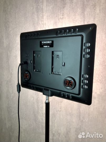 Видеосвет Yongnuo 600 LED + штатив