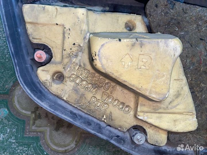 Обшивка боковой двери передняя правая Nissan