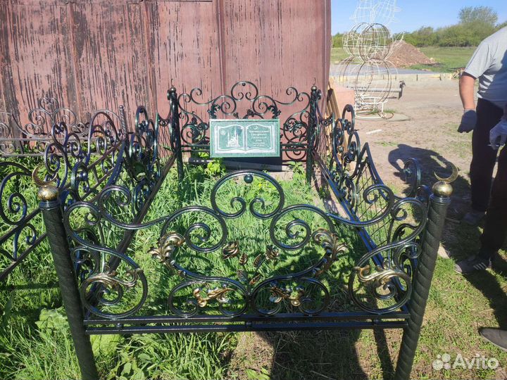 Ограды на кладбище