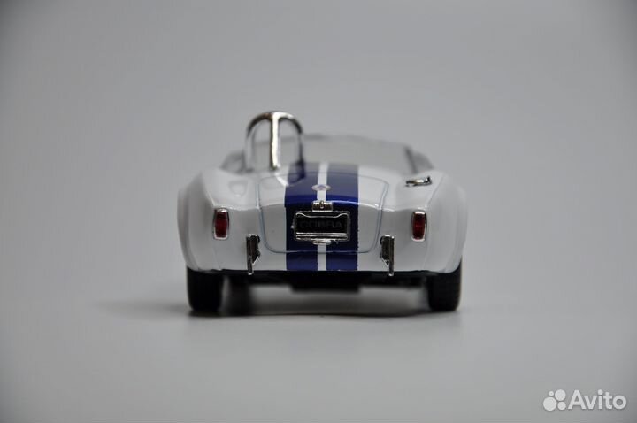 Модель автомобиля Shelby Cobra 427 S/C 1965 металл