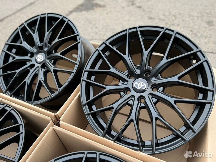Black r18 новые диски Toyota camry R18