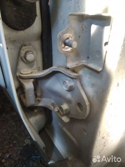 Петли дверей Mitsubishi Pajero Sport 1