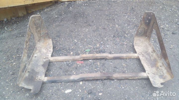 Крепление бензобака газ