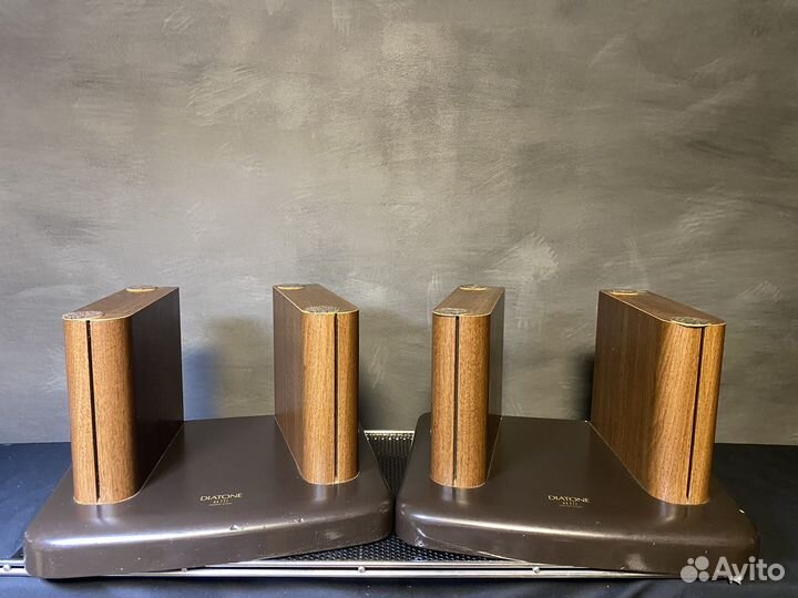 Подставки под акустику фирменные (Япония)