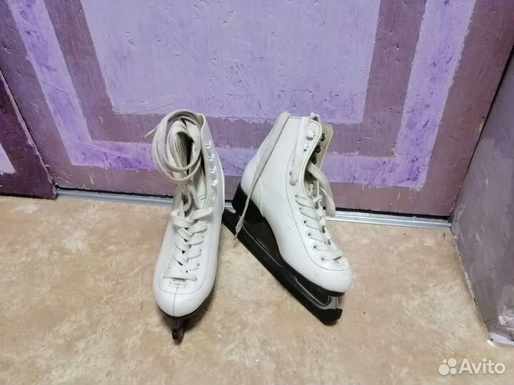 Коньки фигурные 32