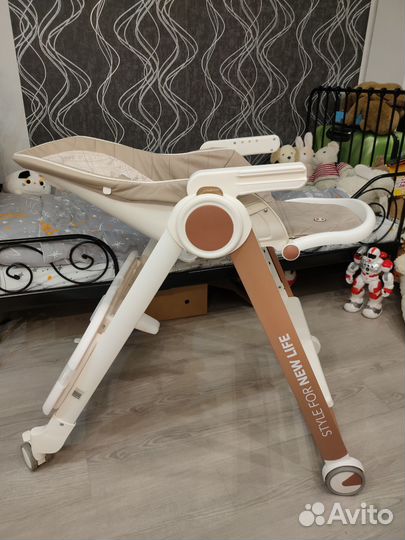 Крутой стульчик для кормления Happy Baby