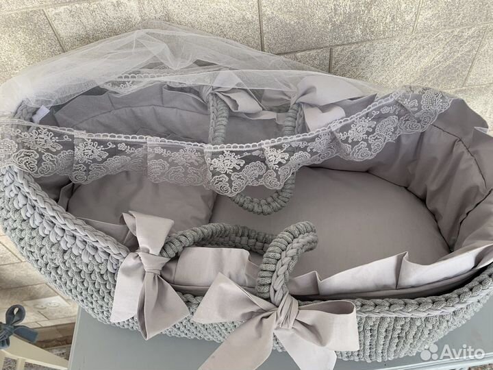 Вязанная корзинка из трикотажной пряжи