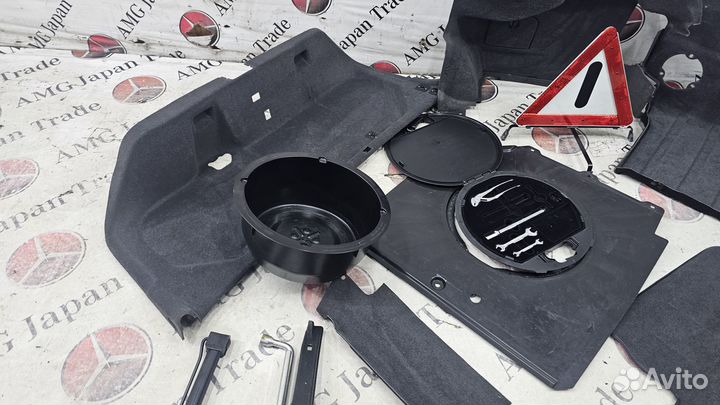 Комплект обшивки багажника на Mercedes-Benz W140 S