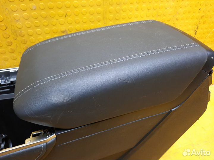 Б/У центральная консоль Есть мелкие дефекты