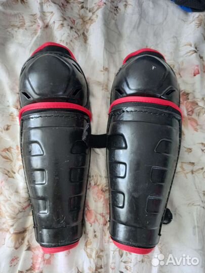 Наколенники ccm 10