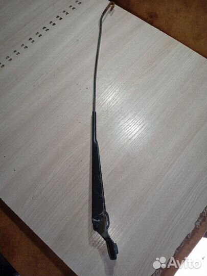 Поводок стеклоочистителя правый Renault Симбол