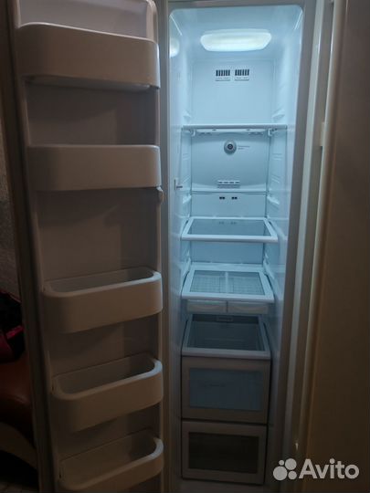 Холодильник Samsung Side by Side. Модель RS20CR