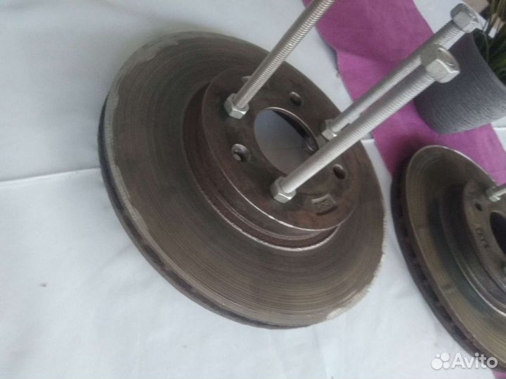 Напольная подставка для ростовых цветов