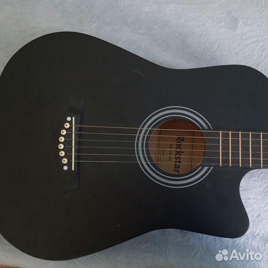 Акустическая гитара