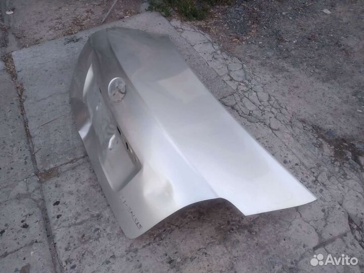 Крышка багажника на тоета авенсис