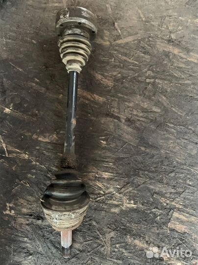 Полуось передняя левая VW Passat B4