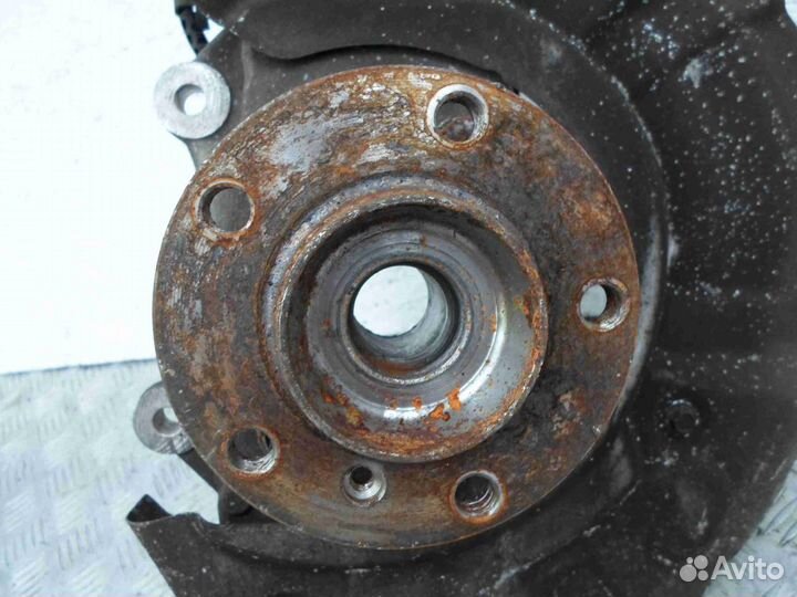 Кулак поворотный правый BMW 7-Series F01 F02