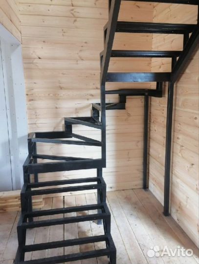 Лестница на металлическом каркасе