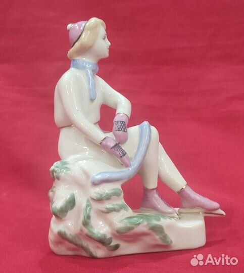 Статуэтка фарфоровая. Конькобежка. СССР