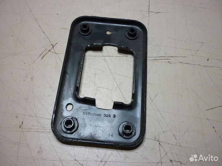 Пластина запорная передняя Corsa D 93188994