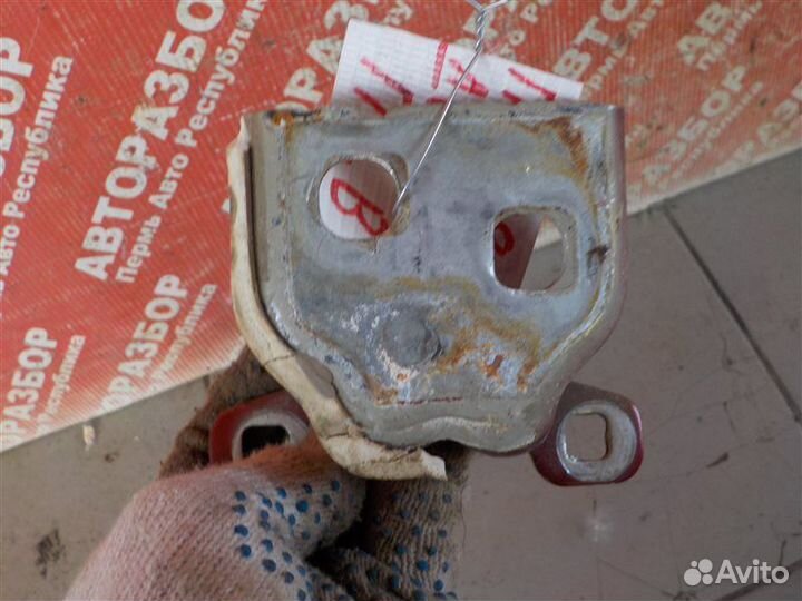 Петля двери верхняя передняя левая Renault Duster