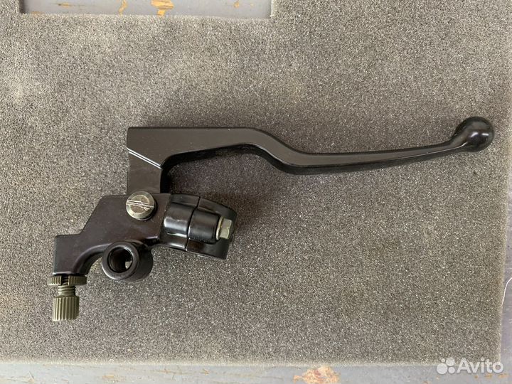 Рычаги переднего тормоза и сцепления на мотоцикл