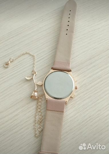 Часы наручные женские